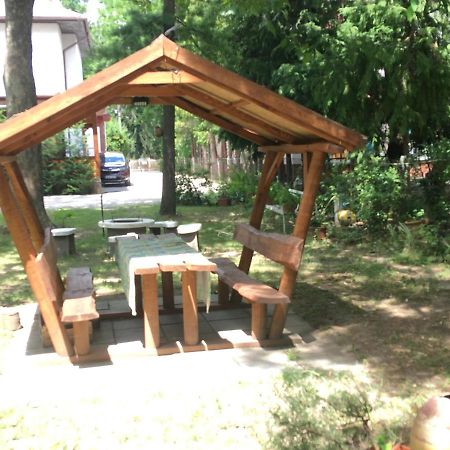 Honvéd apartmanház Balatonlelle Esterno foto