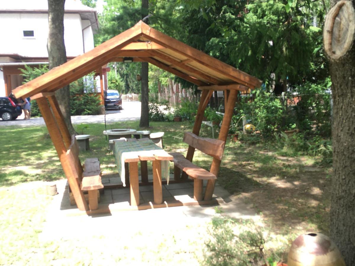 Honvéd apartmanház Balatonlelle Esterno foto