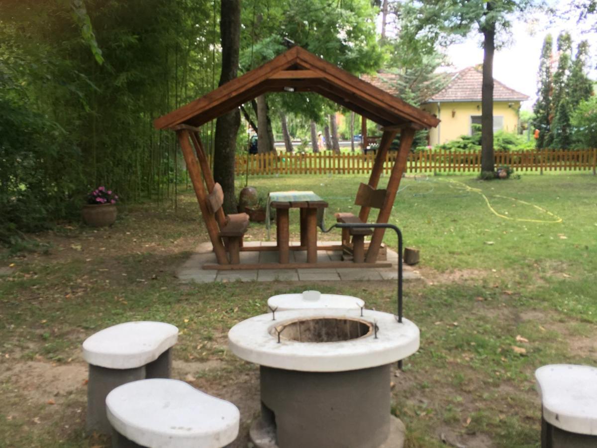 Honvéd apartmanház Balatonlelle Esterno foto