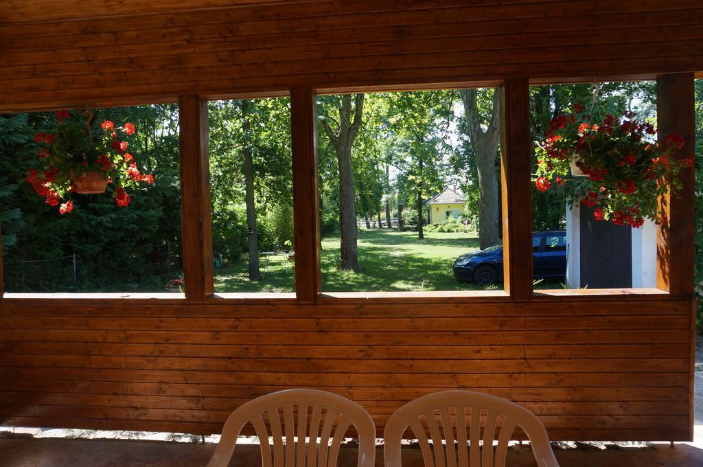 Honvéd apartmanház Balatonlelle Esterno foto