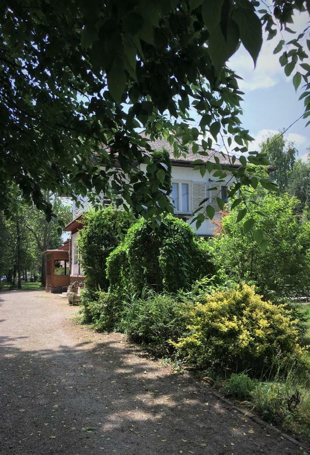 Honvéd apartmanház Balatonlelle Esterno foto